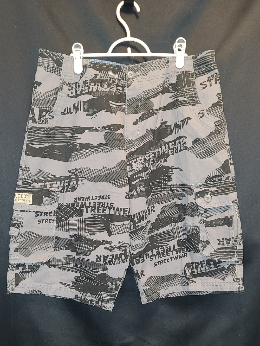 Boule & Doy brand cargo shorts Gray & Black Streetwear Cargo Shorts Size 36